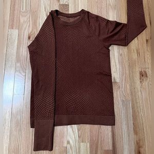 Lululemon keep the heat long T-shirt